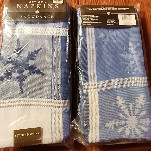 SET OF 8 COTTON AND LUREX SNOWFLAKE NAPKINS NWT - Picture 4 of 4